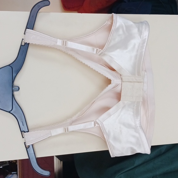 BRA'S - Picture 4 of 4